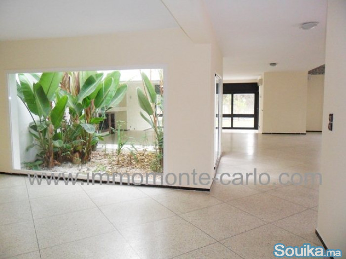 Location villa avec piscine au quartier Souissi