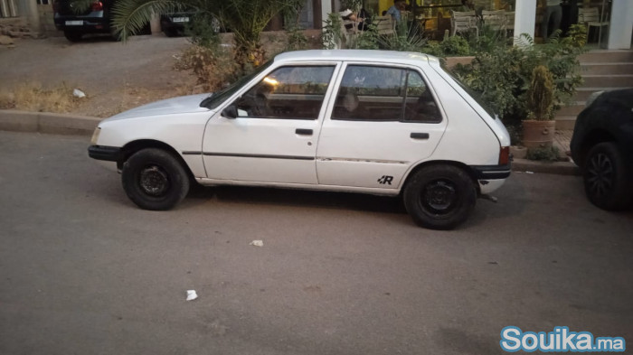 PEUGEOT 205